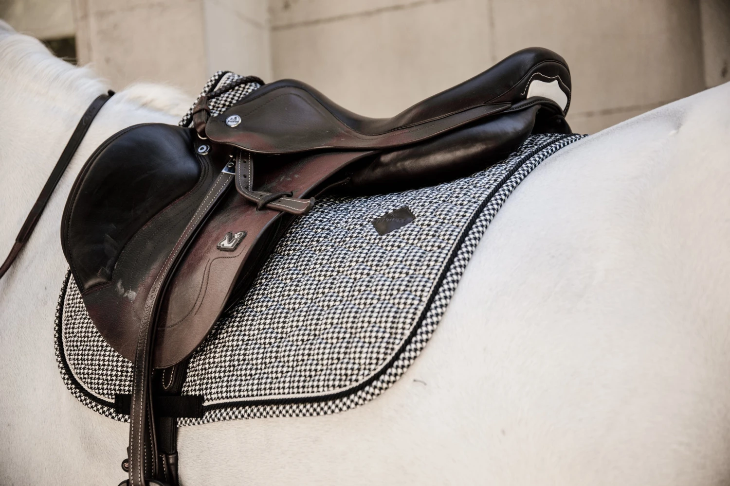 Kentucky Pied-de-Poule Jump Saddle Pad Black 3 Kentucky Pied-de-Poule Jump Saddle Pad Black - Image 3