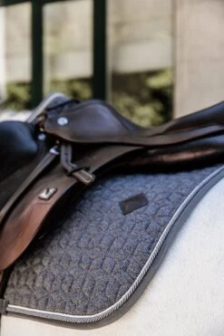 Kentucky Wool Jump Saddle Pad Grey -Equestrian Supplies 7a610f88e0450a8be69a80aaecb8569411d9705718e641e22ae65596cb176d94