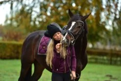 Equestrian Stockholm Dressage Saddle Pad Purple Gold -Equestrian Supplies aHR0cHM6Ly9lcXVlc3RyaWFuc3RvY2tob2xtLmNvbS93cC1jb250ZW50L3VwbG9hZHMvc2l0ZXMvMi8yMDE5LzA4L3B1cnBsZS1nb2xkLWRyZXNzYWdlLTItZXNzdG9ja2hvbG0uanBn