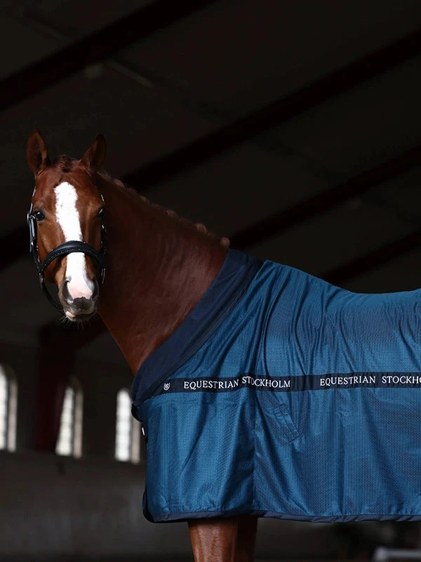 Equestrian Stockholm Cooler Rug Blue Meadow 2 Equestrian Stockholm Cooler Rug Blue Meadow - Image 2