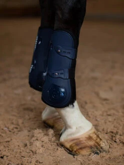 Equestrian Stockholm Anatomic Tendon Boots Modern Tech Navy -Equestrian Supplies modern tech navy tendon boots framskydd peesbeschermers frontschutz hov