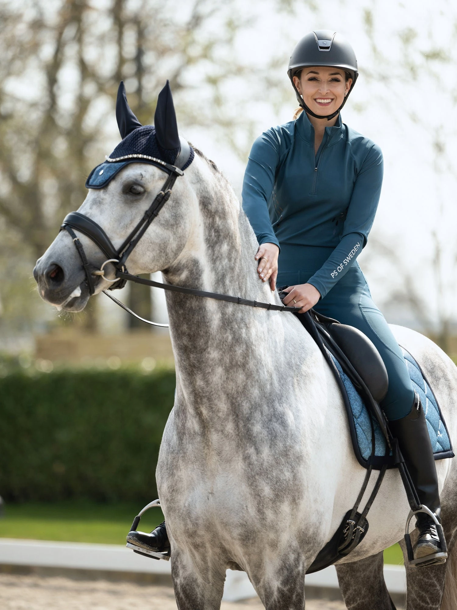 PS Of Sweden Ombré Dressage Saddle Pad Navy 5 PS Of Sweden Ombré Dressage Saddle Pad Navy - Image 5